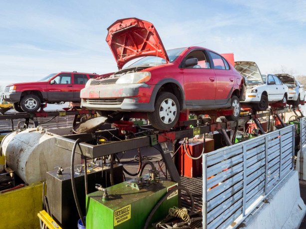 professional-auto-wreckers-in-canberra-for-instant-car-removal-big-0