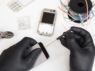 IPhone Rescue: Expert Repair Service at Your Fingertips